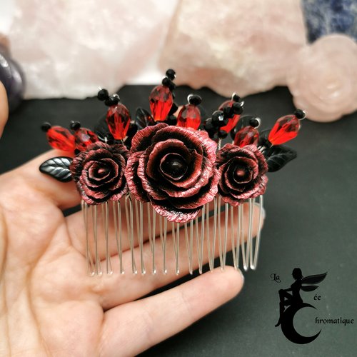 Peigne mariée roses sombres - bijou de cheveux gothique - original mariage et cérémonie