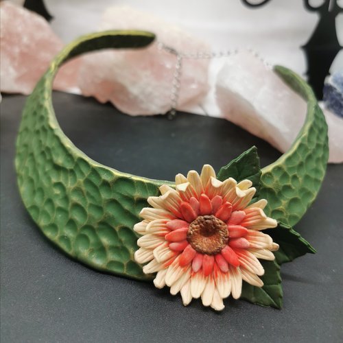 Collier plastron jolie fleur - collier fait main - création unique