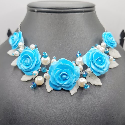 Collier roses bleues glacées - bijou romantique unique mariage, cérémonie, soirée - plastron féerique