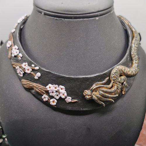 Collier plastron dragon et cerisier - collier fait main - création unique - inspiration chine et japon