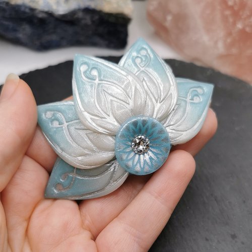 Barrette à cheveux fleur de lotus - couleurs de l'hiver- bijou de cheveux original et fait main
