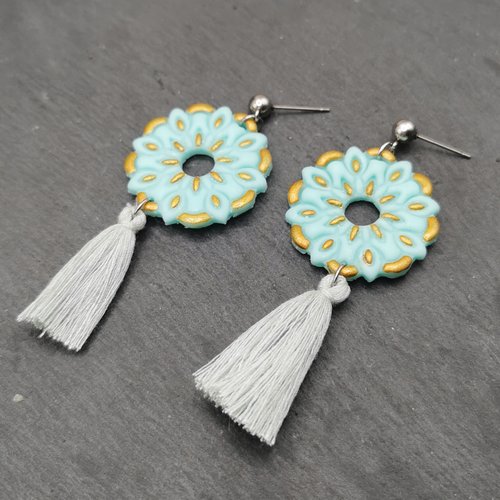 Boucles d'oreilles pendantes rosace et pompon vert menthe - bijoux collection inspiration asie