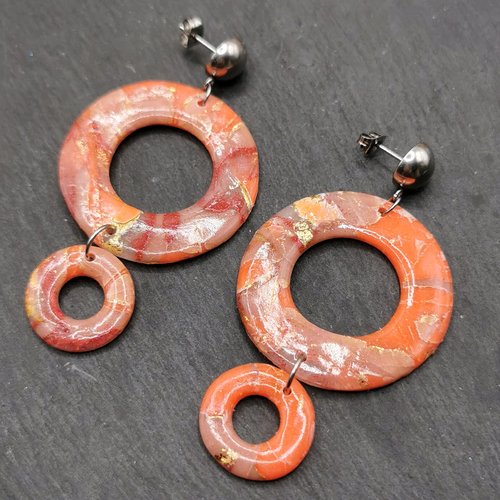 Boucles d'oreilles tendance rétro ronds couleurs corail - bijoux fait main et unique
