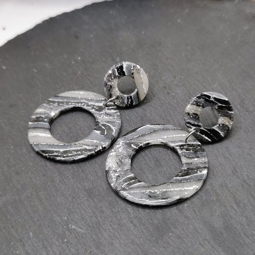Boucles d'oreilles tendance rétro ronds noir et argent - bijoux fait main et unique