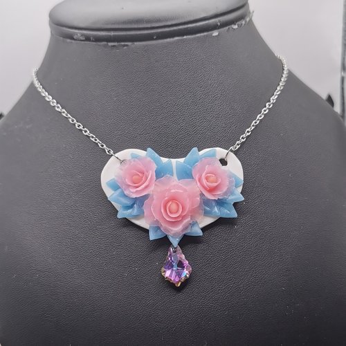Collier rosier rose et bleu - saint valentin - bijou fait main en acier inoxydable