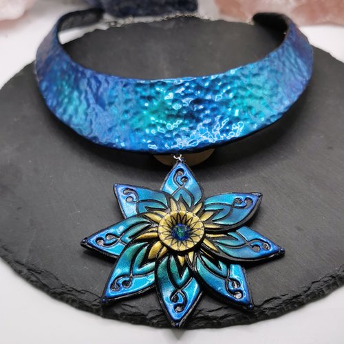 Collier plastron fleur lotus bleu / turquoise - collier fait main - création unique