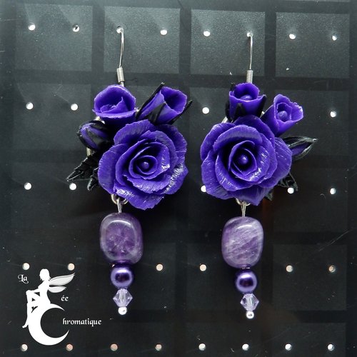 Boucles d'oreilles pendantes "rosier" violettes