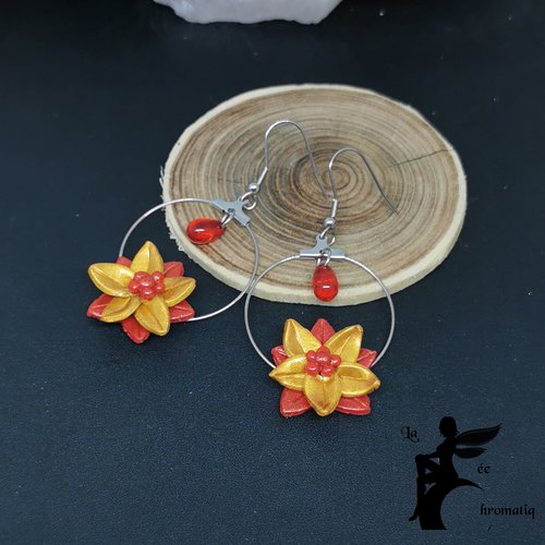 Boucles d'oreilles créoles poinsettias rouge et or - un bijou artisanal pour noël