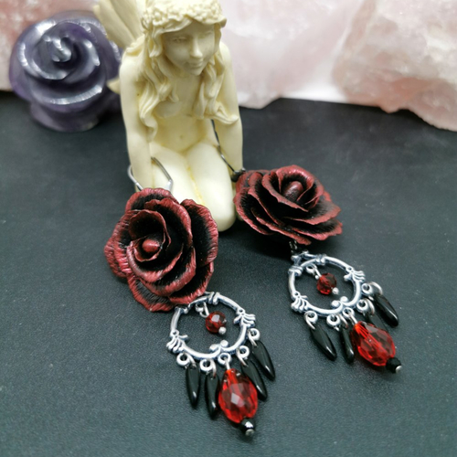 Boucles d'oreilles pendantes roses sombres - bijou gothique romantique - saint valentin
