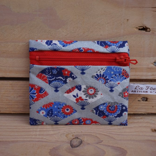 Porte-monnaie plat zip 10cm textile motifs éventails japonisants fleurs tons rouge/bleu/grise.