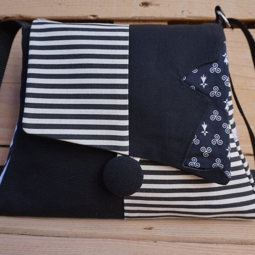 Sac à main textile thème bretagne, motif hermine/triskel, drapeau breton, bzh, rayé noir et blanc.