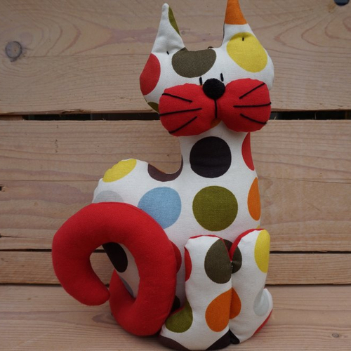 Chat décoration cale-porte gros pois multicolores, fait en bretagne, yeux et moustache brodés main