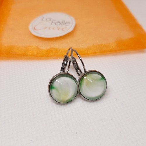 Boucles d'oreilles dormeuses  cabochon verre motif nuances de vert