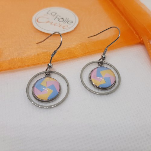 Boucles d'oreilles pendantes dépareillées cabochon verre motif pliage papier