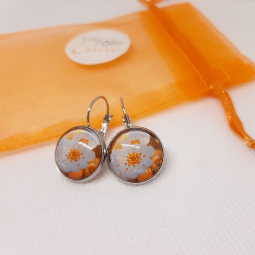Boucles d'oreilles dormeuses cabochon verre motif fleurs blanches et jaunes
