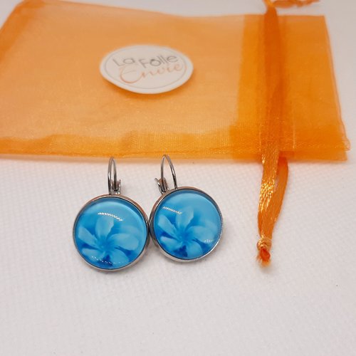 Boucles d'oreilles dormeuses cabochon verre motif fleurs bleues