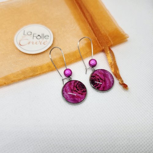 Boucles d'oreilles pendantes cabochon verre motif cœur de fleur fuschia