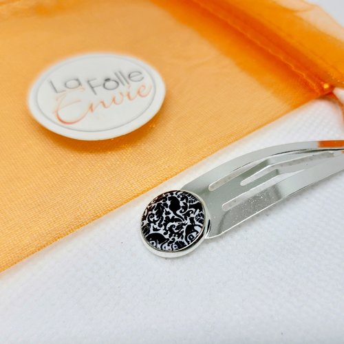 Barrette clic clac en métal et cabochon en verre motif petits chats noirs