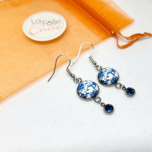 Boucles d'oreilles pendantes breloque cabochon verre motif feuillage bleu