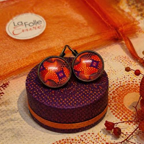 Boucles d'oreilles dormeuses cabochon verre motif abstrait coloré