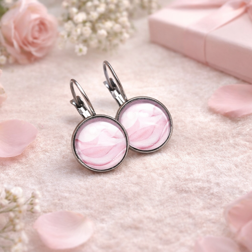 Boucles d'oreilles dormeuses cabochon verre motif voilage rose pâle