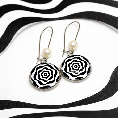 Boucles d'oreilles pendantes cabochon verre motif hypnotique noir et blanc