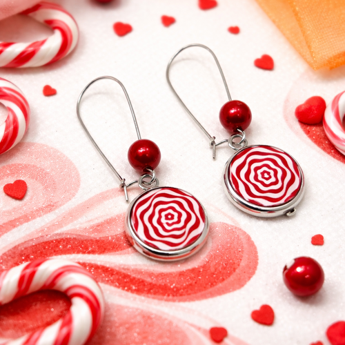 Boucles d'oreilles pendantes cabochon verre motif hypnotique rouge et blanc