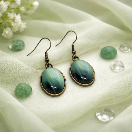 Boucles d'oreilles pendantes cabochon verre motif abstrait bleu