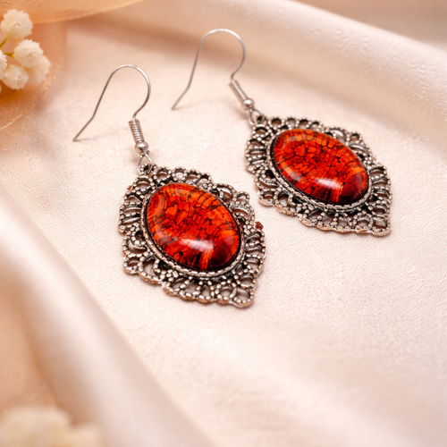 Boucles d'oreilles pendantes  cabochon verre motif abstrait rouge orangé et noir