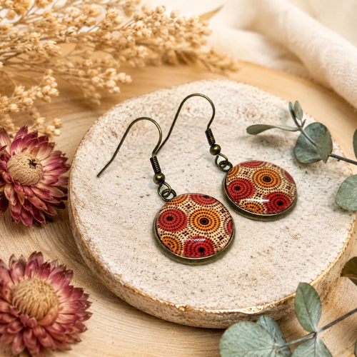Boucles d'oreilles pendantes cabochon verre motif esprit wax orange et bordeaux