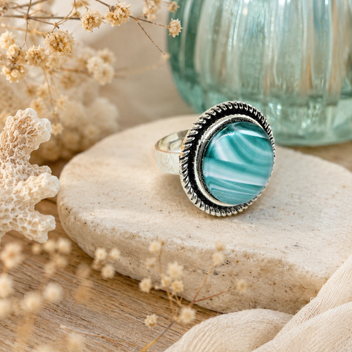 Bague ajustable cabochon en verre motif abstrait turquoise