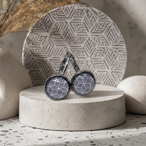 Boucles d'oreilles dormeuses cabochon verre motif géométrique noir et blanc