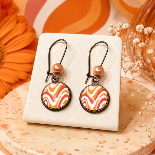 Boucles d'oreilles pendantes cabochon verre motif esprit seventies