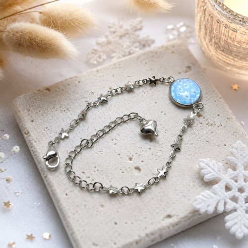 Bracelet acier inoxydable et cabochon verre motif floral blanc et bleu