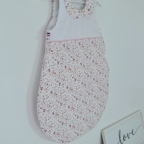 Gigoteuse 0-6 mois bébé fille artisanale française en coton fleuri oeko tex avec son col claudine