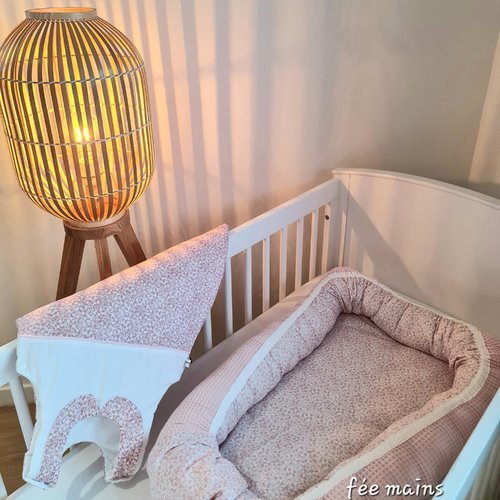 Babynest artisanal français : confort naturel en coton oeko-tex fleuri