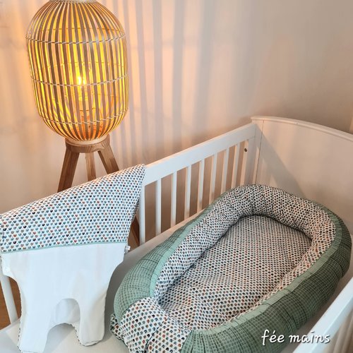 Babynest artisanal français : confort naturel en coton oeko-tex géométrique