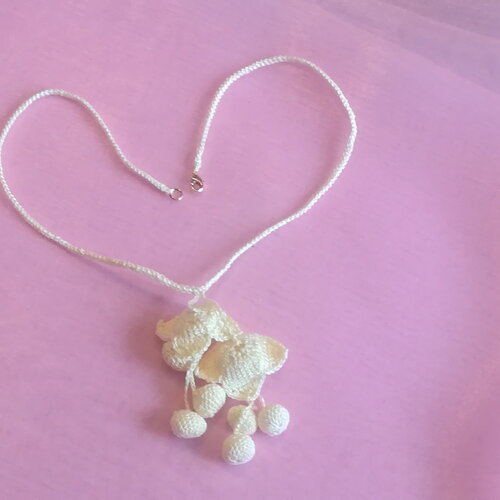 Collier fleurs de fuchsia