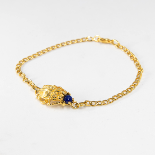 Bracelet scarabée avec lapis lazuli plaqué or