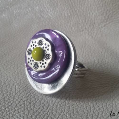 Bague bouton artisanale - métal argent vieilli, nacre couleur violet, bouton métal fleur, cabochon