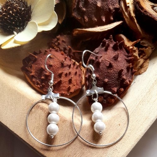 Boucles d'oreilles créoles en argent .perles de coquillages