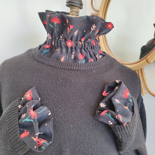 Col victorien froncé et ses manchettes assorties amovible fond noir motif floral