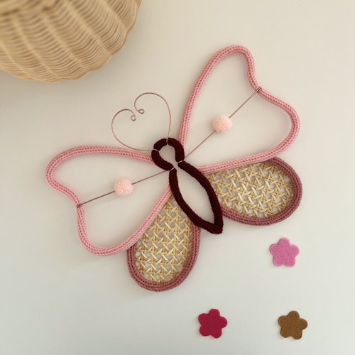 Décoration murale papillon en tricotin