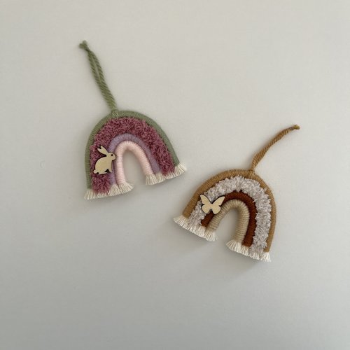 Suspension arc-en-ciel en macramé pour arbre de pâques