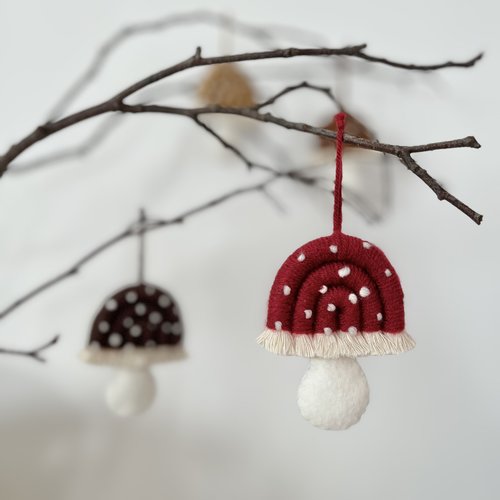 Suspension petit champignon en macramé
