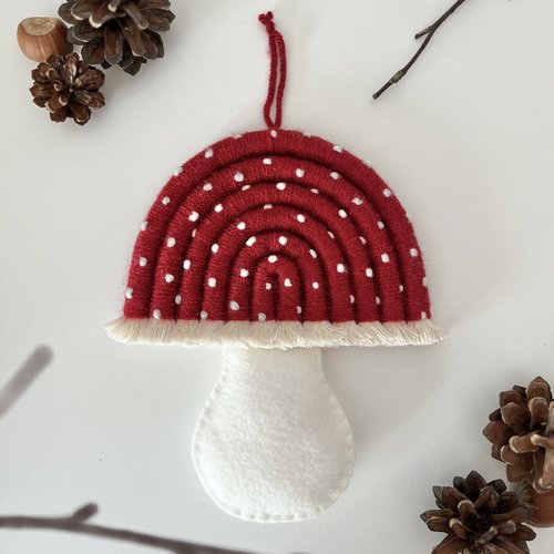 Suspension grand champignon en macramé