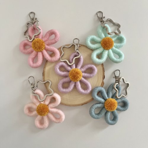 Porte clé fleur en macramé