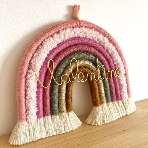 Arc-en-ciel en macramé avec prénom à personnaliser