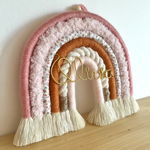 Arc-en-ciel en macramé avec biais en coton et prénom à personnaliser