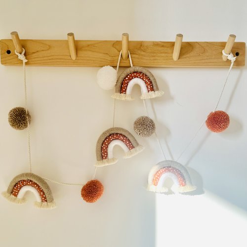 Guirlande arc-en-ciel avec biais de coton et pompons à personnaliser